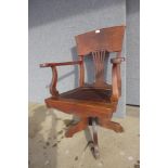 An early 20th Century American oak revolving desk chair