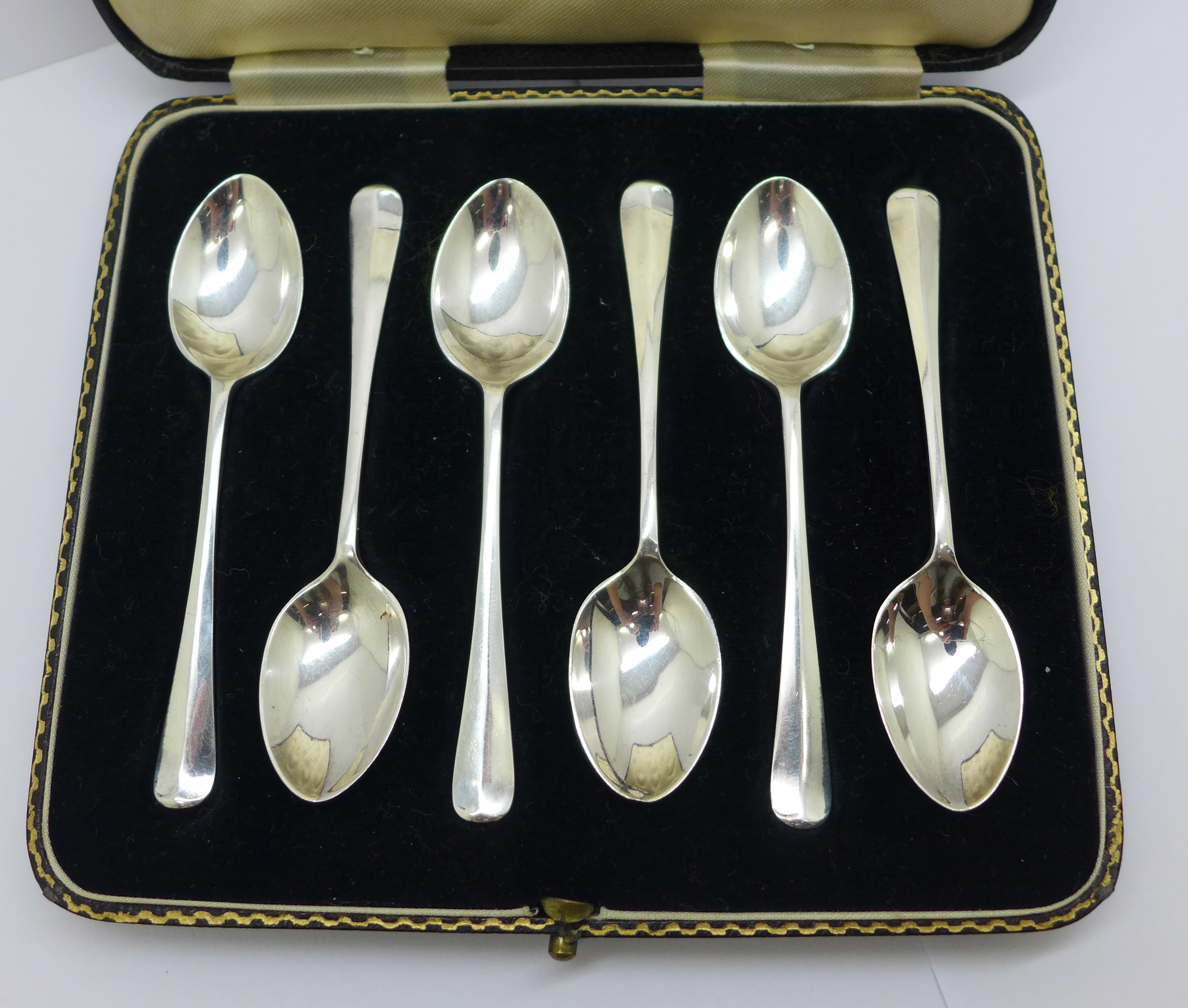 A cased set of six silver coffee spoons, 42g - Bild 2 aus 3