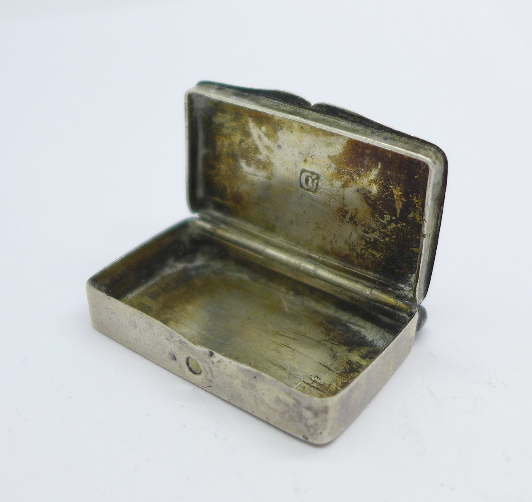 A 19th Century silver pill box, makers mark only, a/f - Bild 3 aus 4