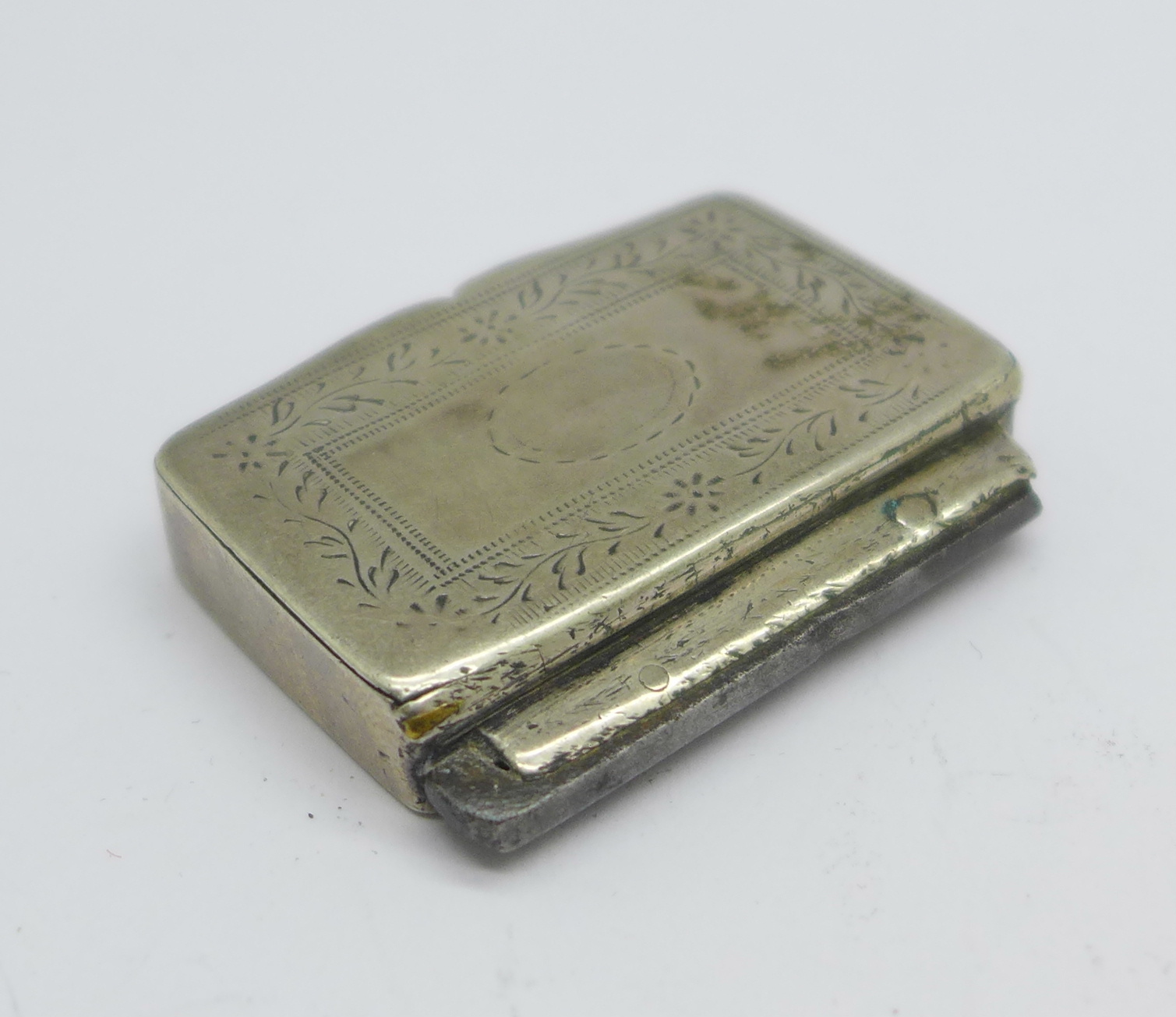 A 19th Century silver pill box, makers mark only, a/f - Bild 2 aus 4