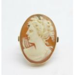 A yellow metal cameo ring, 3.1g, I, (tests as 9ct gold)