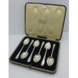 A cased set of six silver coffee spoons, 42g