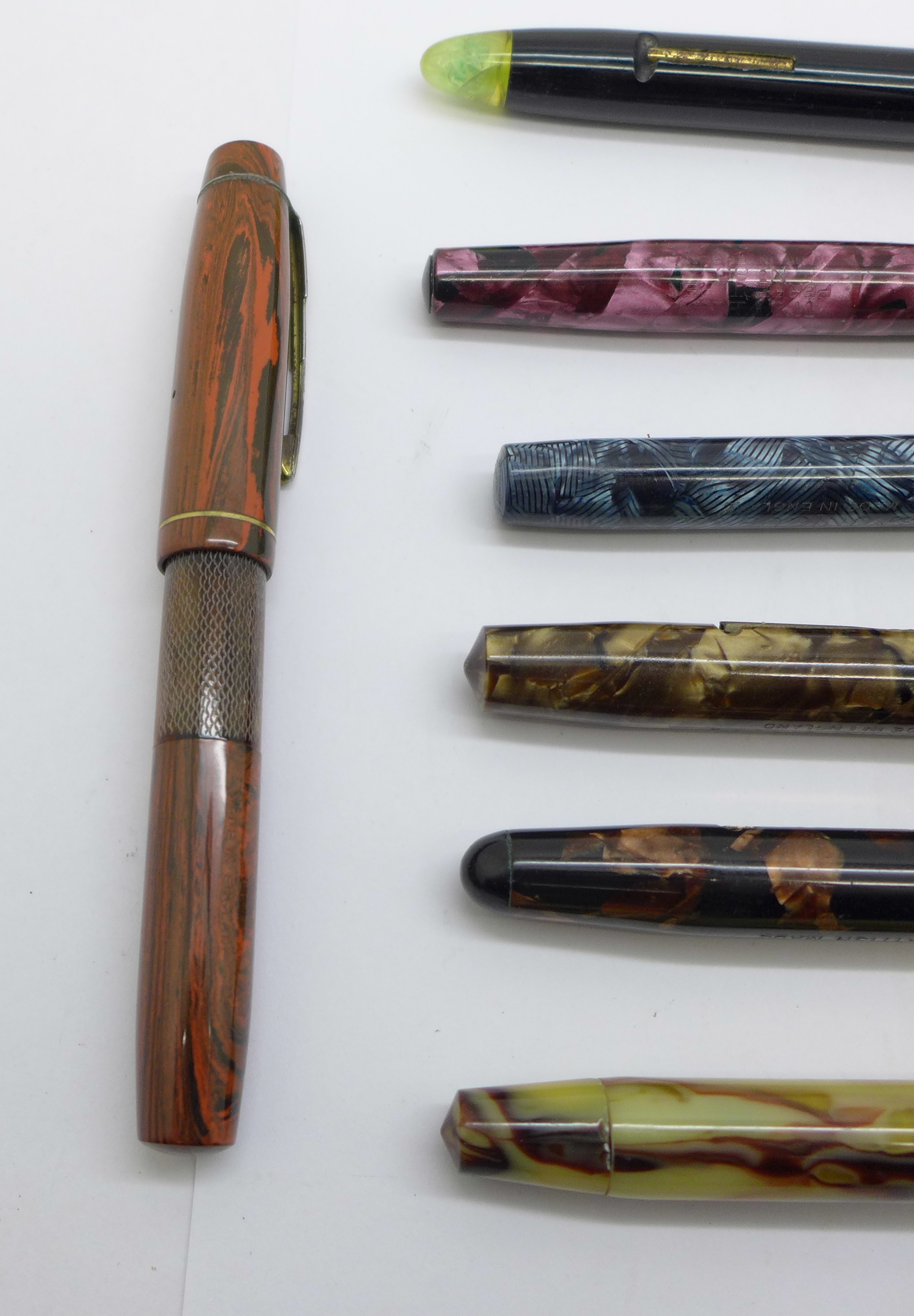 A collection of eight pens including 2x Unique, Wyvern and Mentmore, all eight with 14ct gold nibs - Bild 4 aus 7