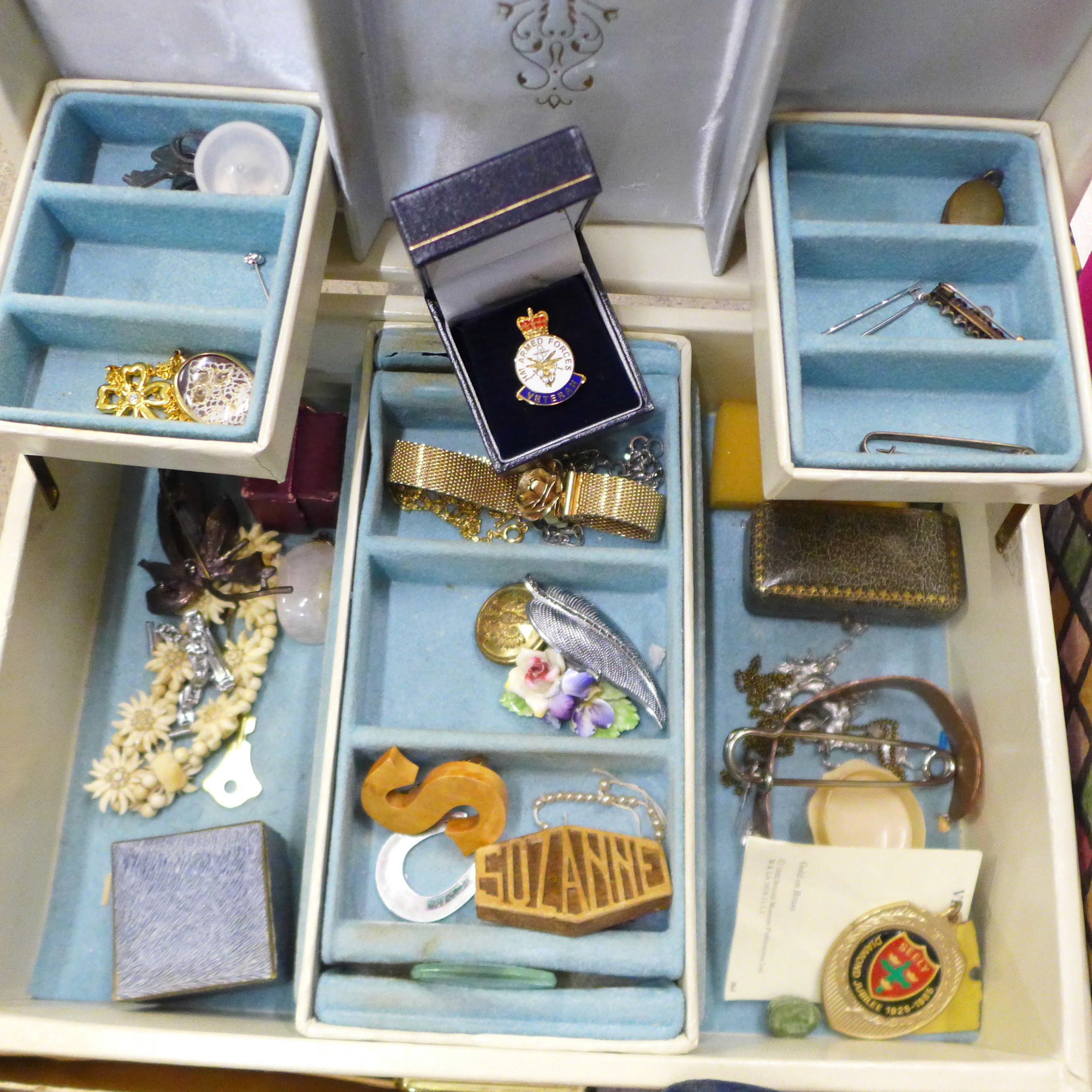 A box of costume jewellery and wristwatches - Image 2 of 7