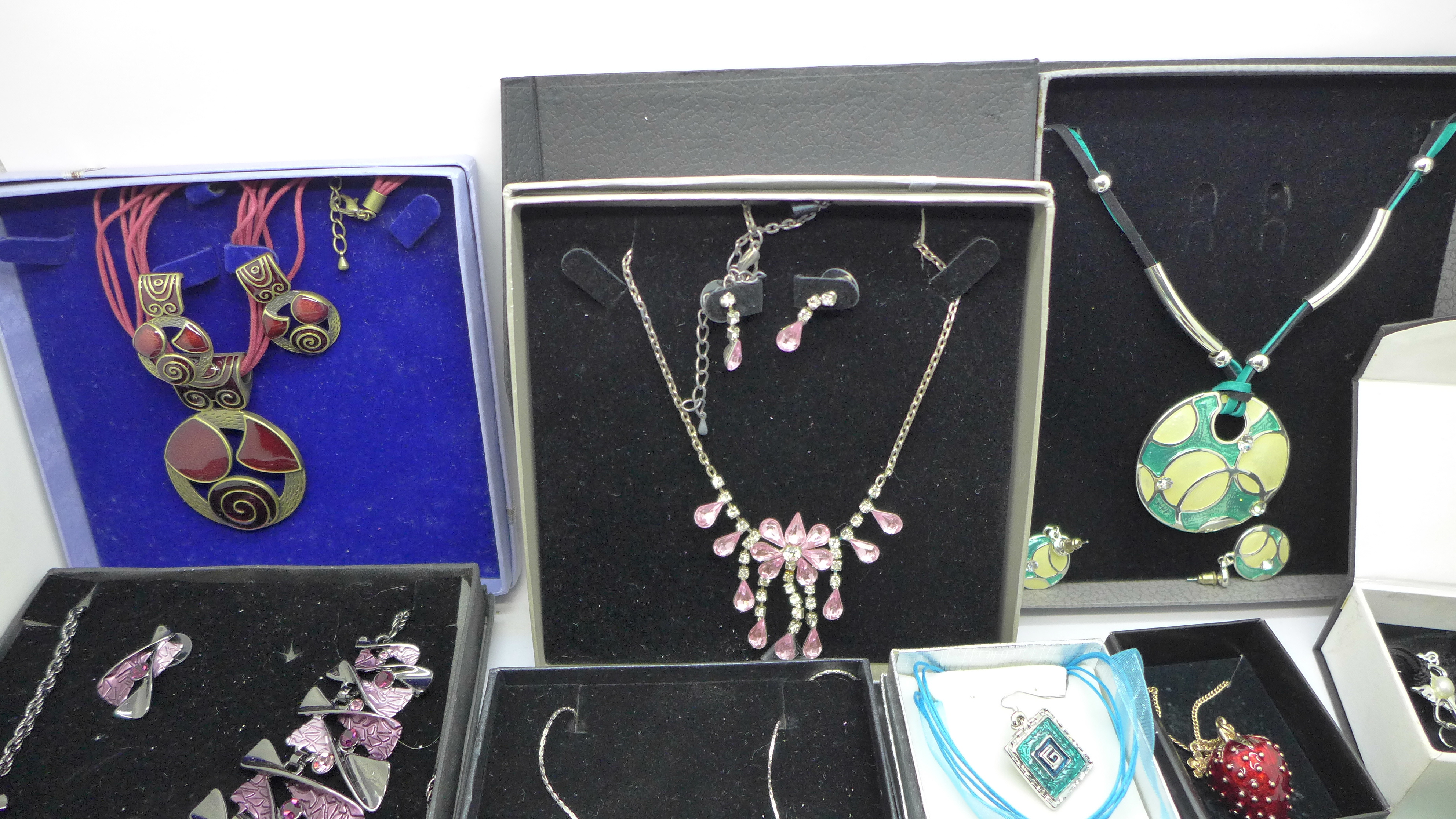 A collection of jewellery, boxed - Image 3 of 4