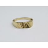 A 9ct gold Modernist style ring, 1.9g, S