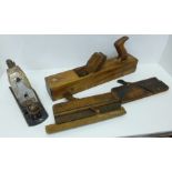 A collection of woodworking planes including a Record 4