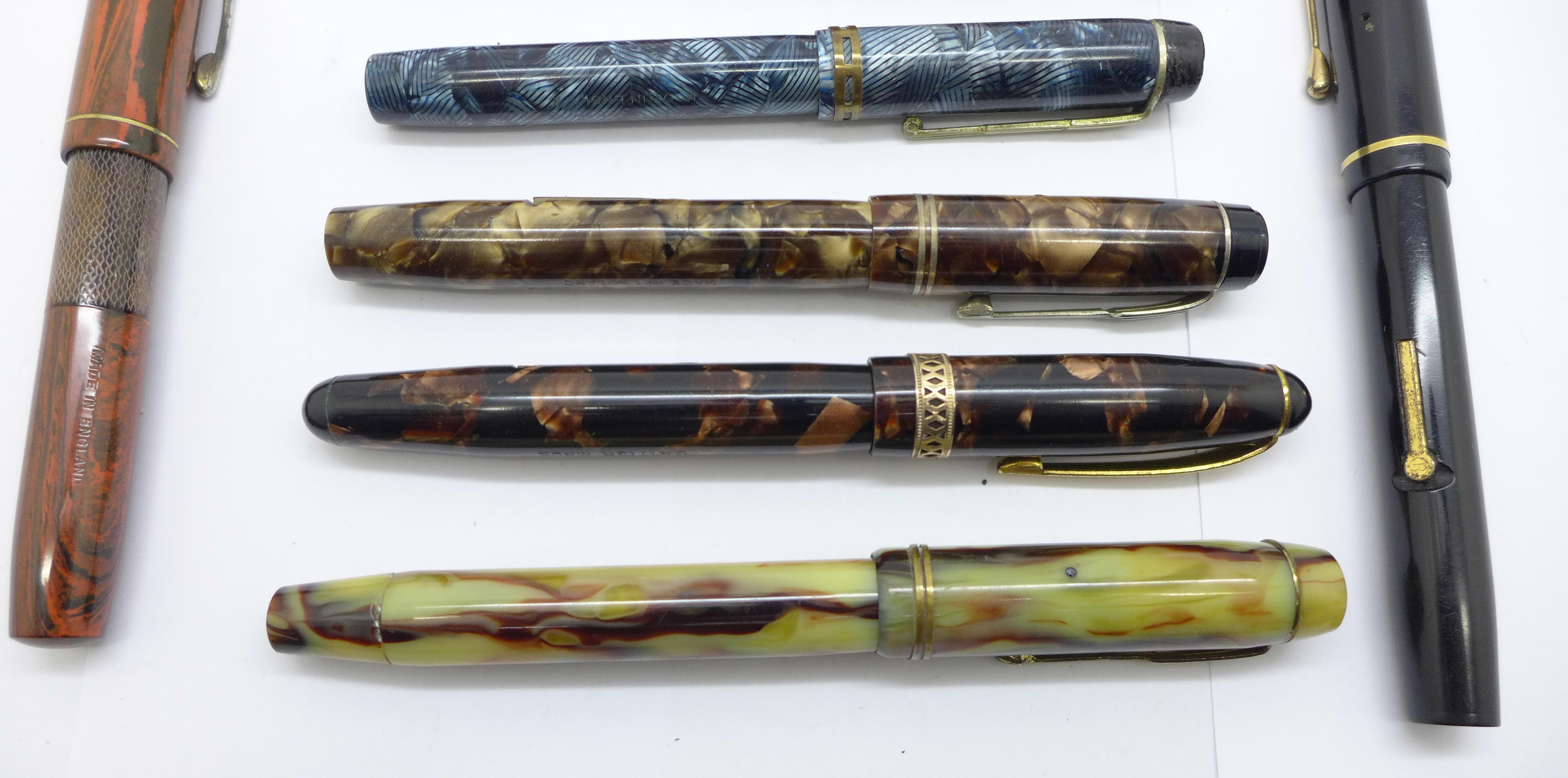 A collection of eight pens including 2x Unique, Wyvern and Mentmore, all eight with 14ct gold nibs - Bild 2 aus 7