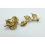 A 9ct gold flower brooch, 4.6g