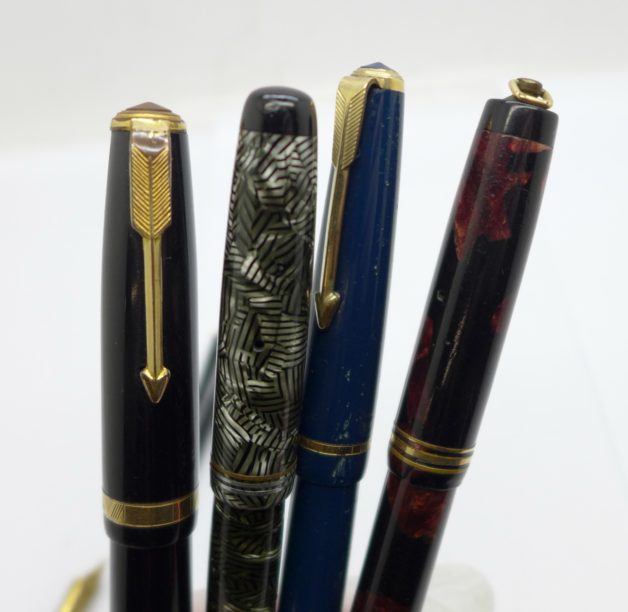 Five Parker pens; Televisor, Slimfold, Duofold, one pocket pen and a Duofold desk pen, three with - Bild 5 aus 5
