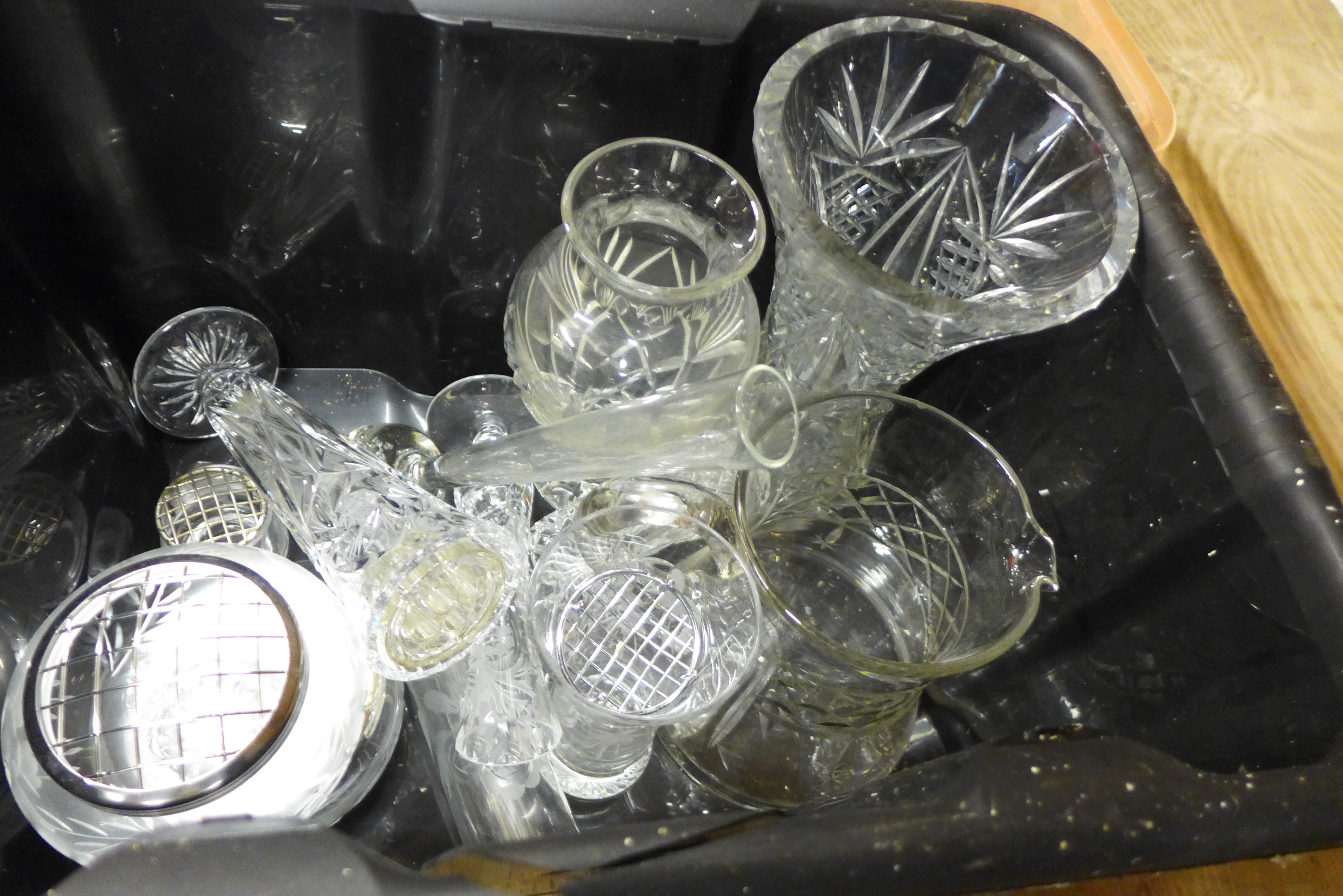 Two boxes of crystal and glass **PLEASE NOTE THIS LOT IS NOT ELIGIBLE FOR POSTING AND PACKING** - Image 2 of 3