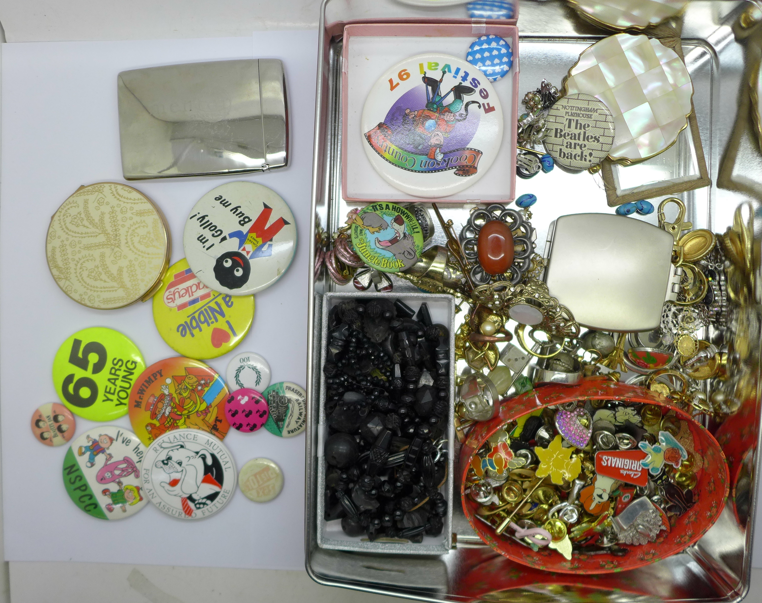 Costume jewellery, jet, French jet, compacts, etc.