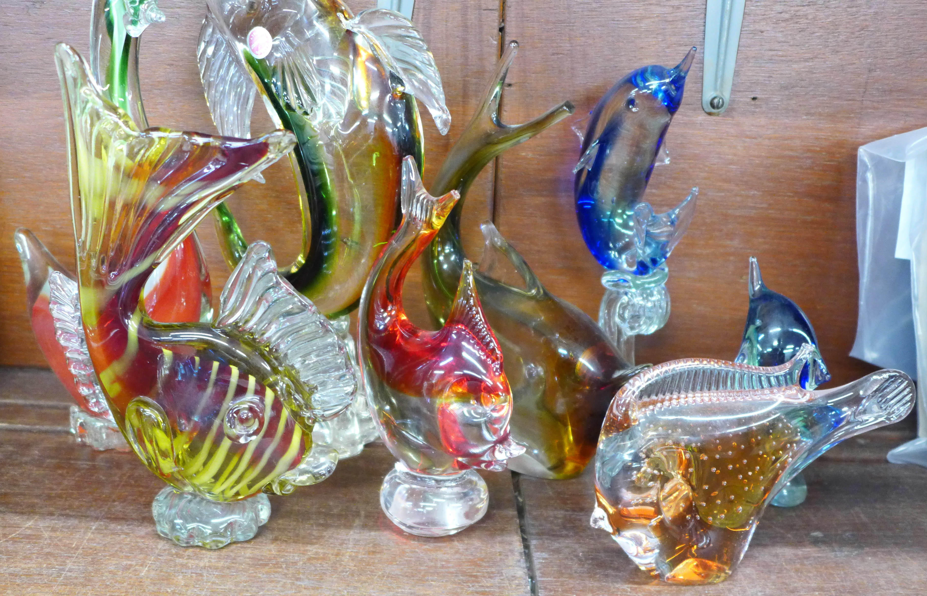 Twelve items of Murano glass including fish, dolphins, etc. - Image 5 of 7