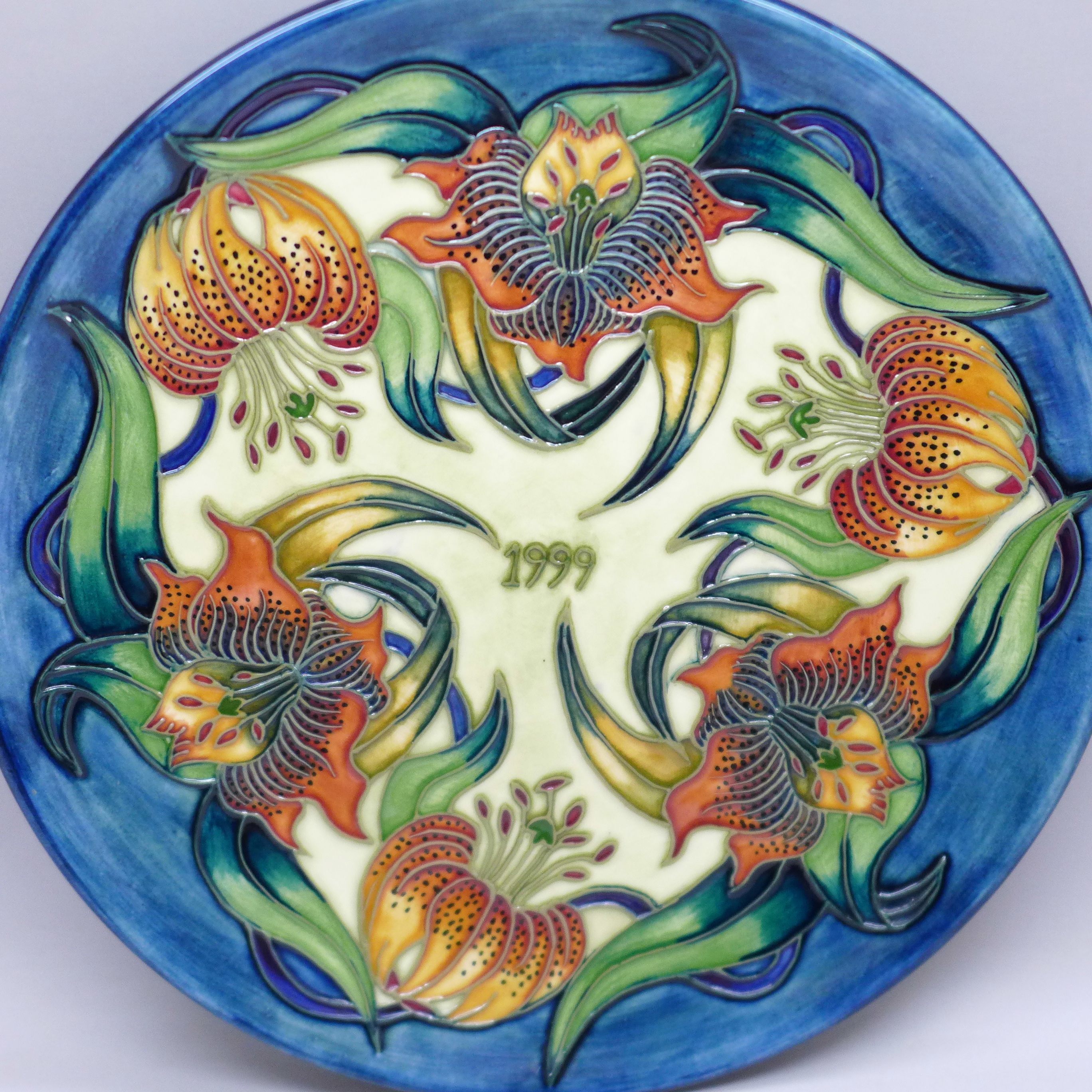 Two Moorcroft limited edition year plates, 1998, 211/750 and 1999, 277/750, 22cm - Image 3 of 5