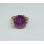 A 9ct gold and pink stone ring, 3.7g, I