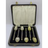 A cased set of six silver coffee spoons, Birmingham 1937, 60g