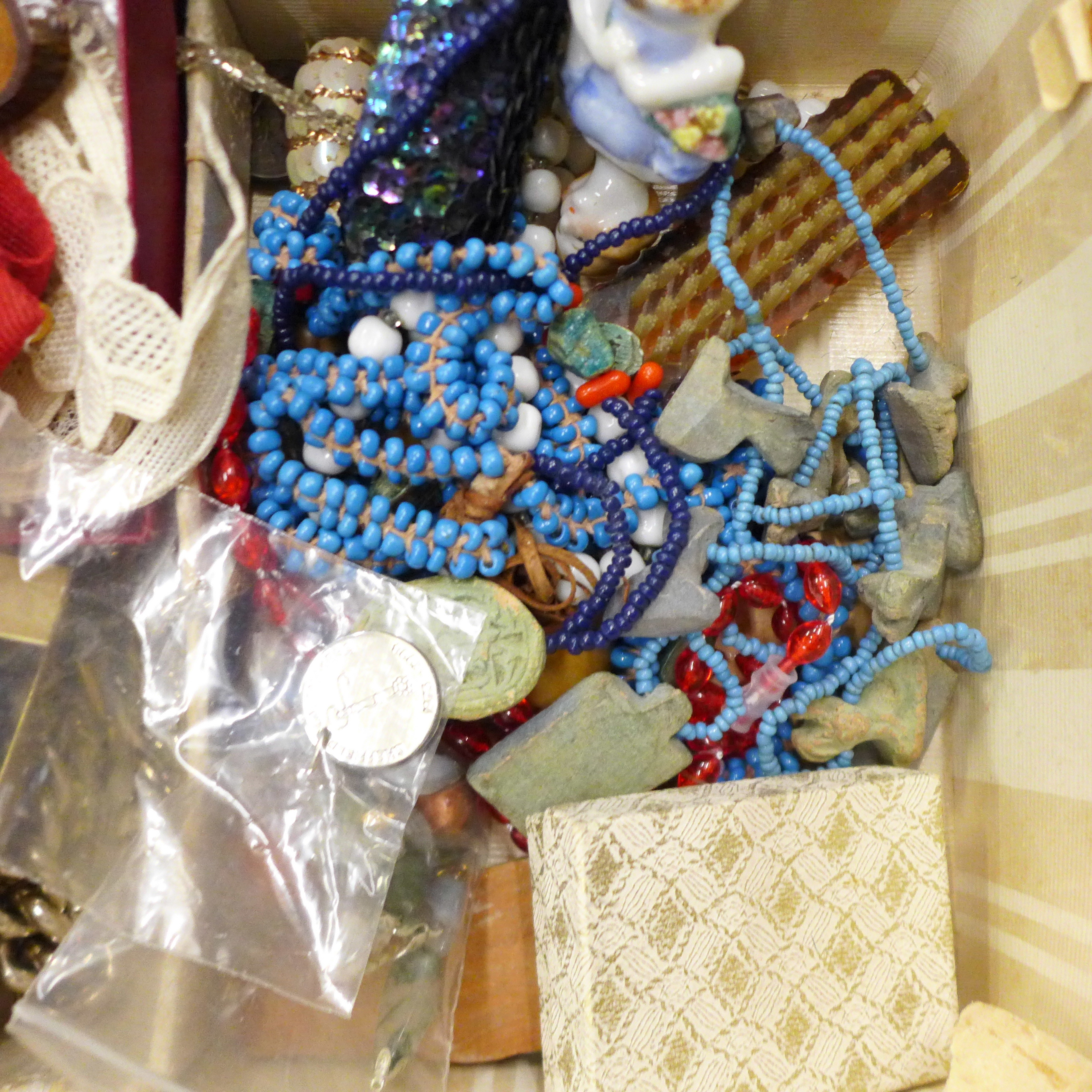 A box of costume jewellery and wristwatches - Image 6 of 7