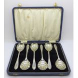 A cased set of six silver fruit spoons, 180g