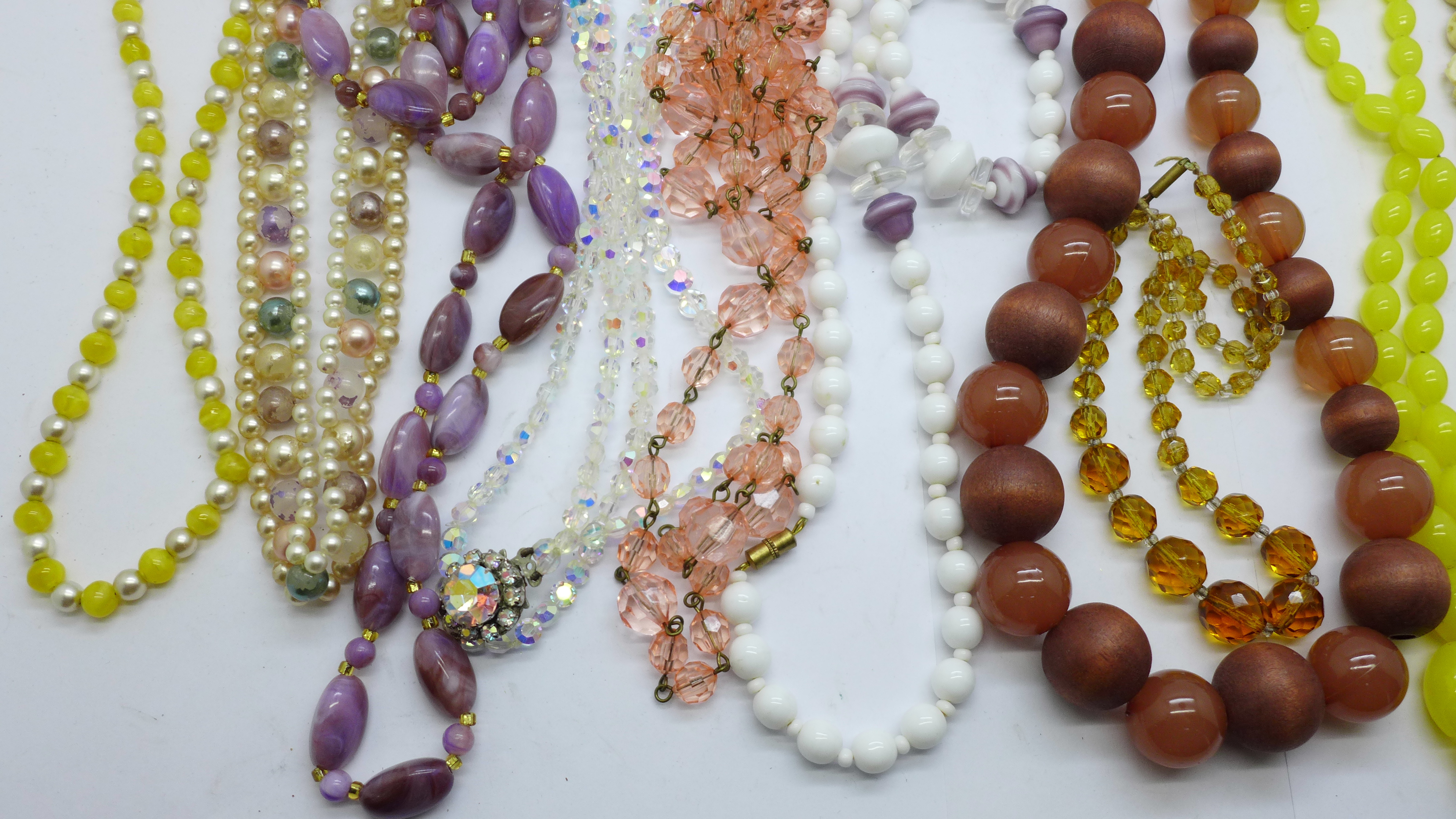 Bead necklaces, necklets and brooches - Image 2 of 3