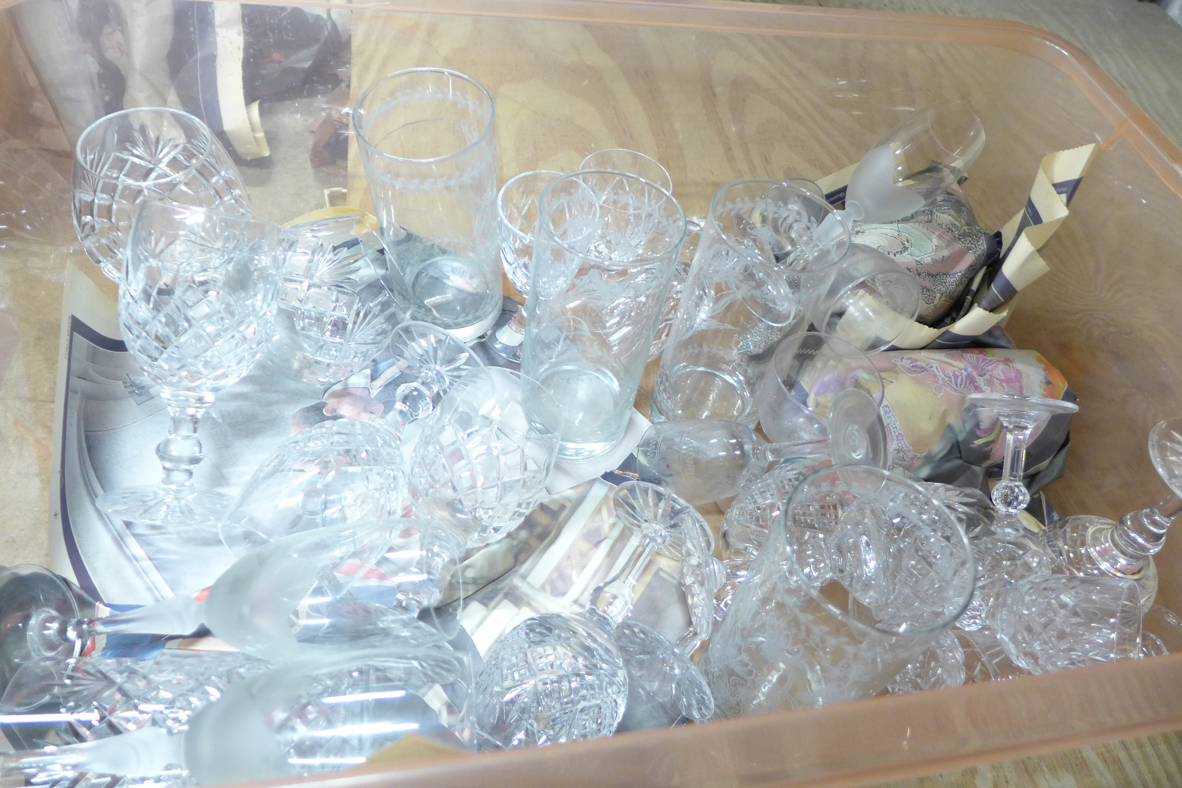 Two boxes of crystal and glass **PLEASE NOTE THIS LOT IS NOT ELIGIBLE FOR POSTING AND PACKING** - Image 3 of 3