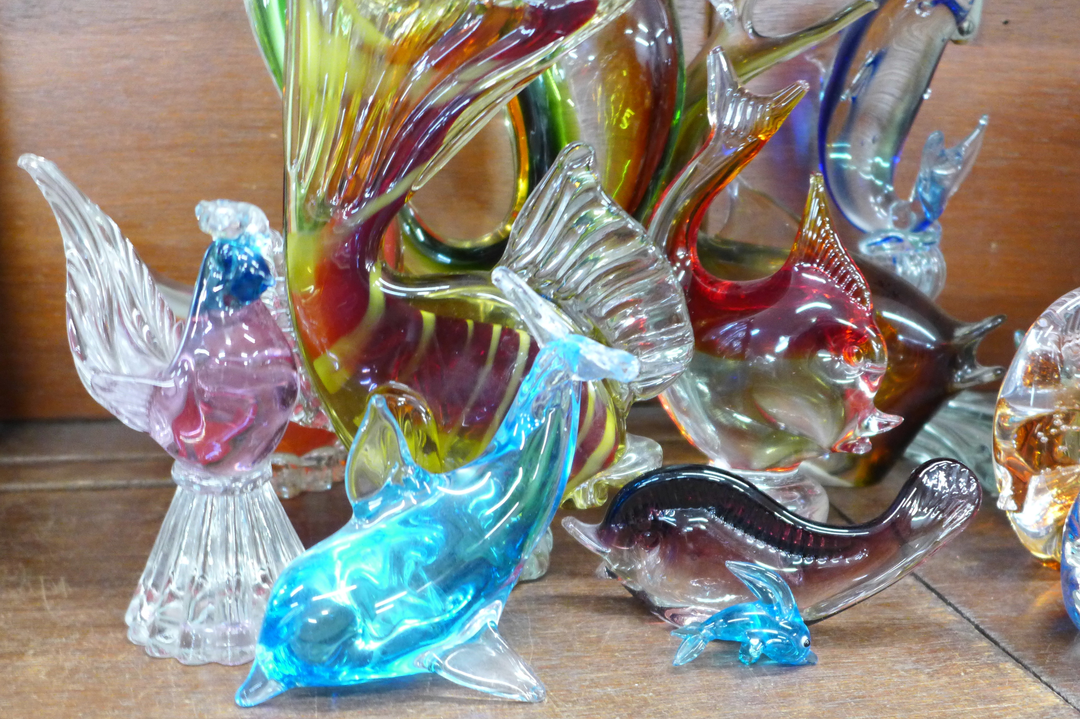 Twelve items of Murano glass including fish, dolphins, etc. - Image 3 of 7