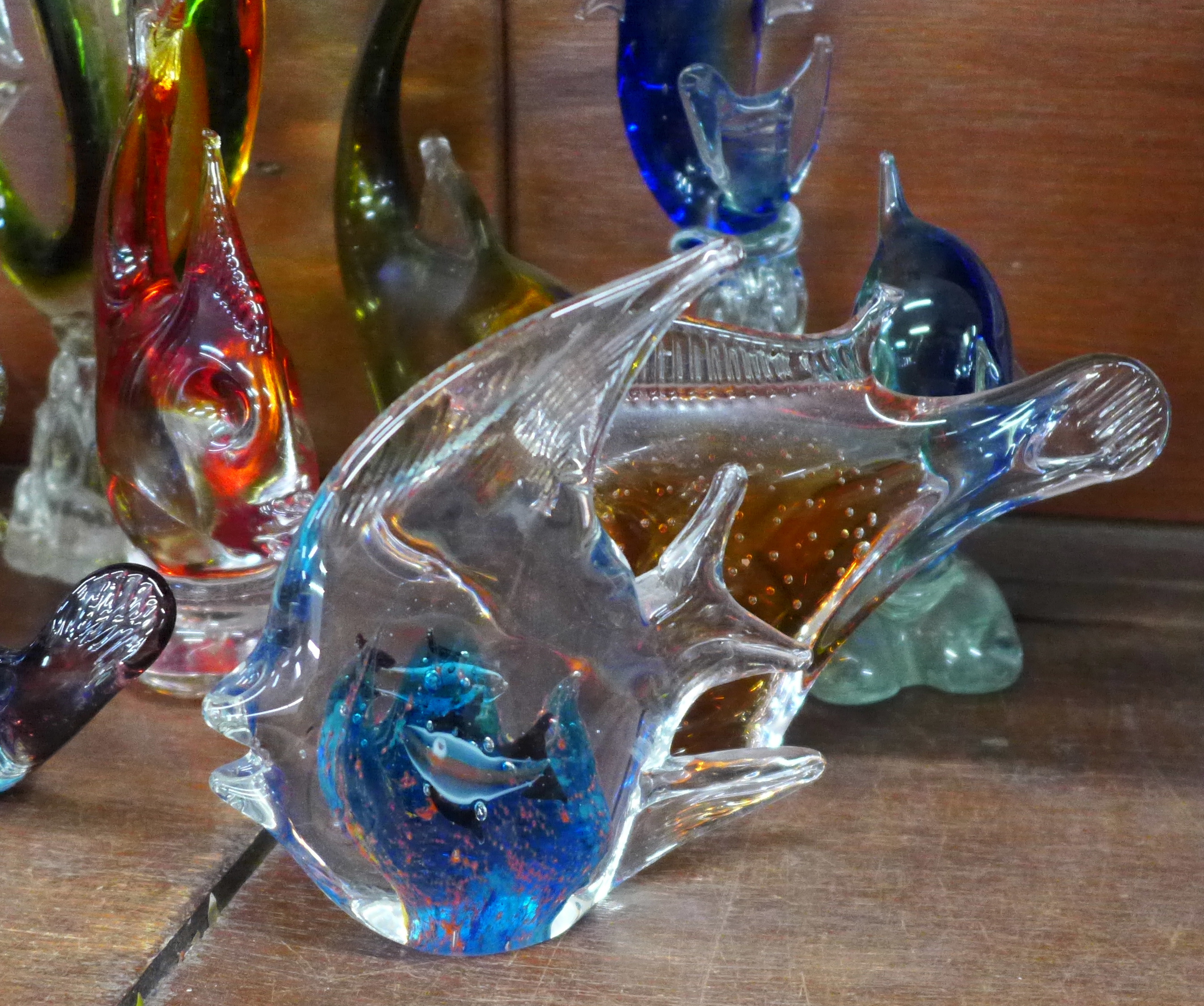 Twelve items of Murano glass including fish, dolphins, etc. - Image 4 of 7