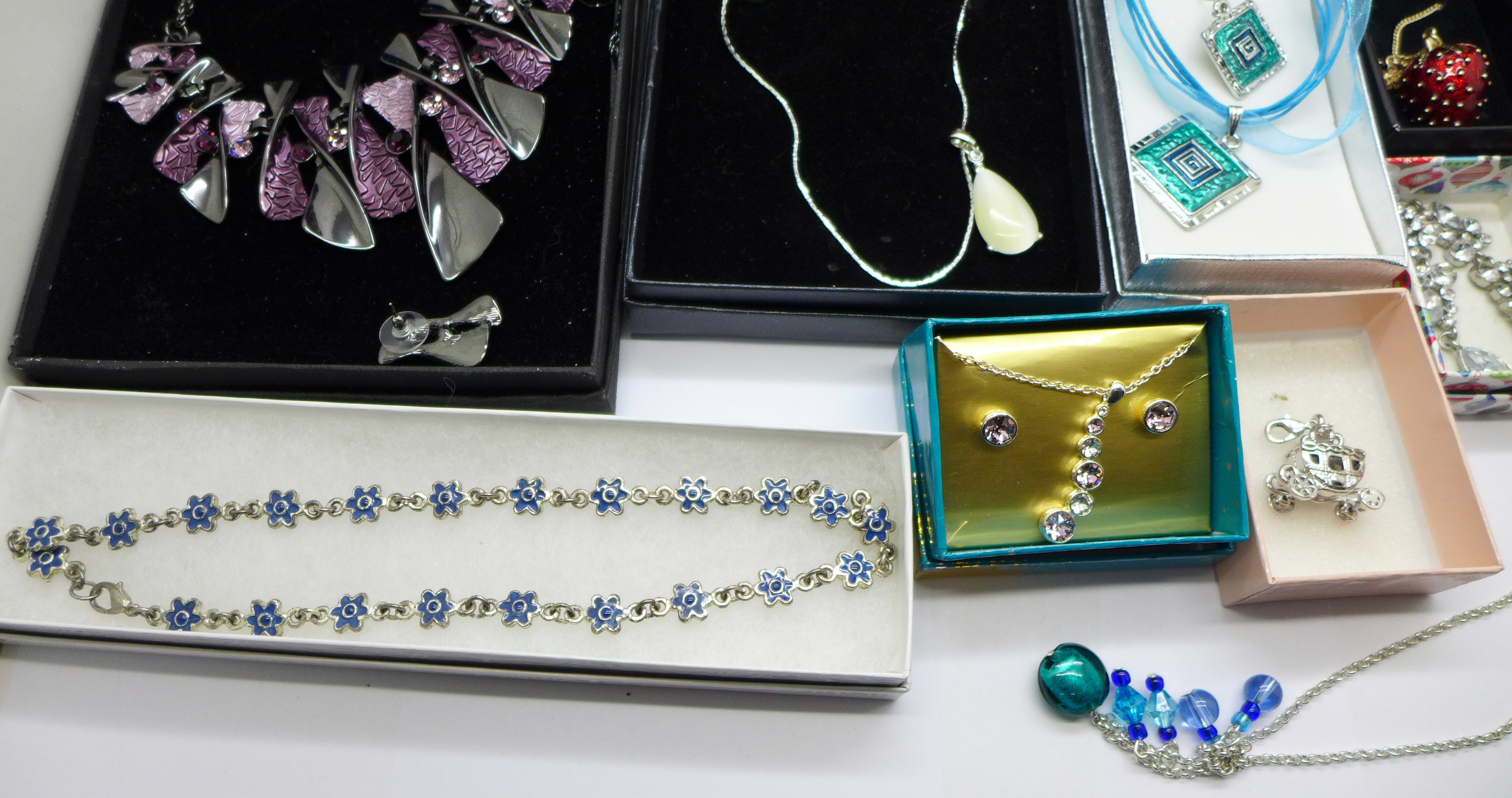 A collection of jewellery, boxed - Image 2 of 4