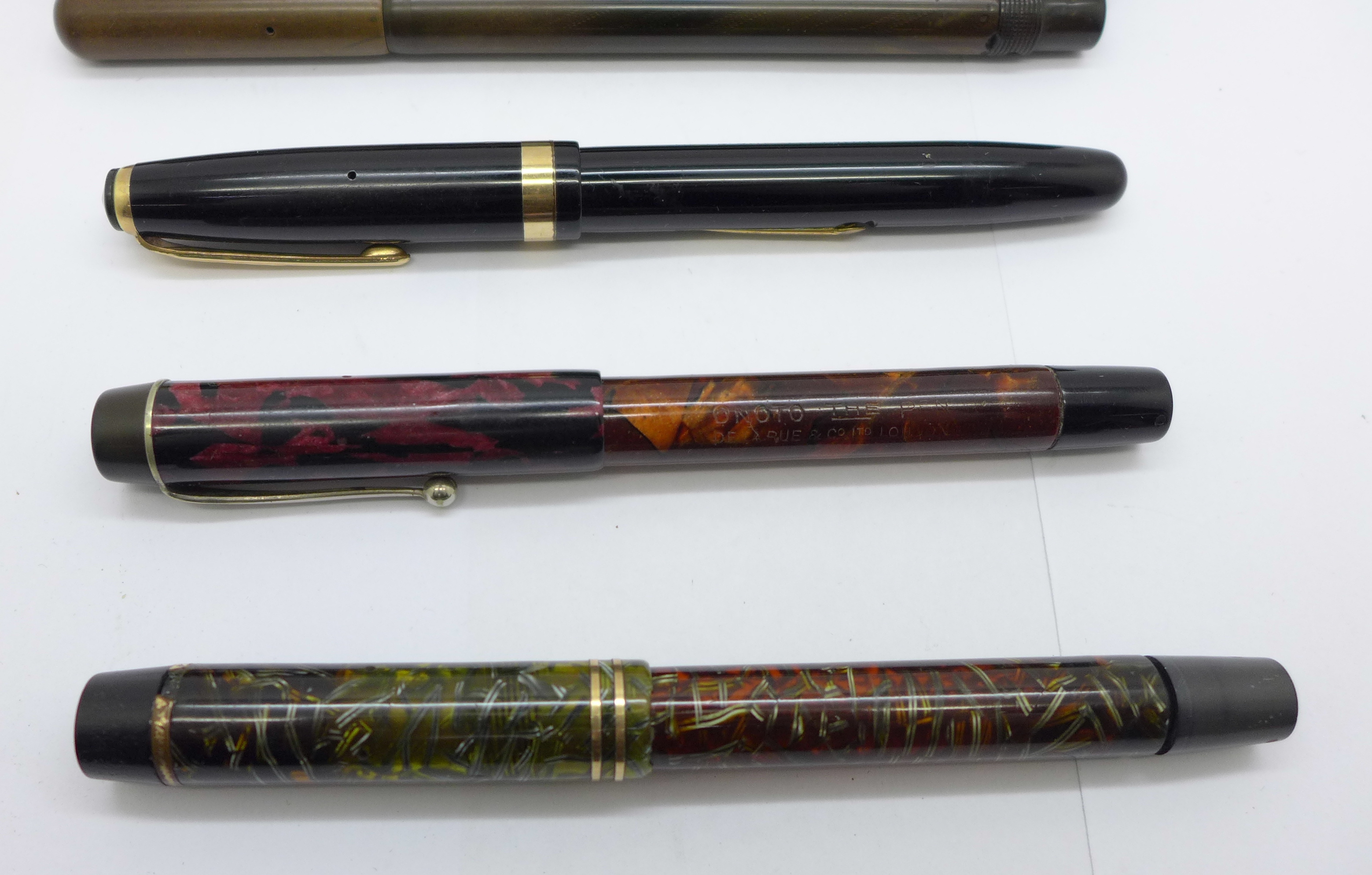 Five Onoto De La Rue pens, two c.1920 self-filling, boxed, and three c.1940's, black lever, marble - Bild 3 aus 4