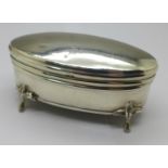 An oval silver trinket box, Birmingham 1918, 10cm