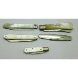 Four silver and mother of pearl fruit knives, (largest blade a/f, one with cracked mother of pearl),