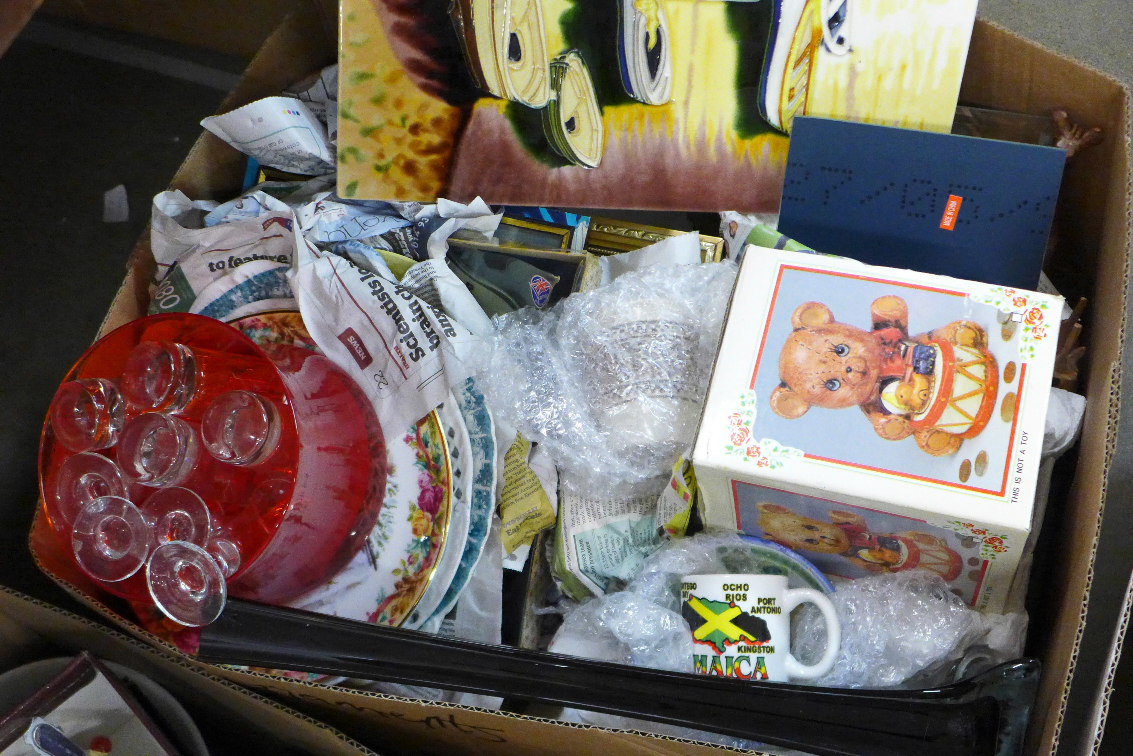 A large collection of china, glass, kitchenware and household items (9 boxes) **PLEASE NOTE THIS LOT - Image 3 of 8