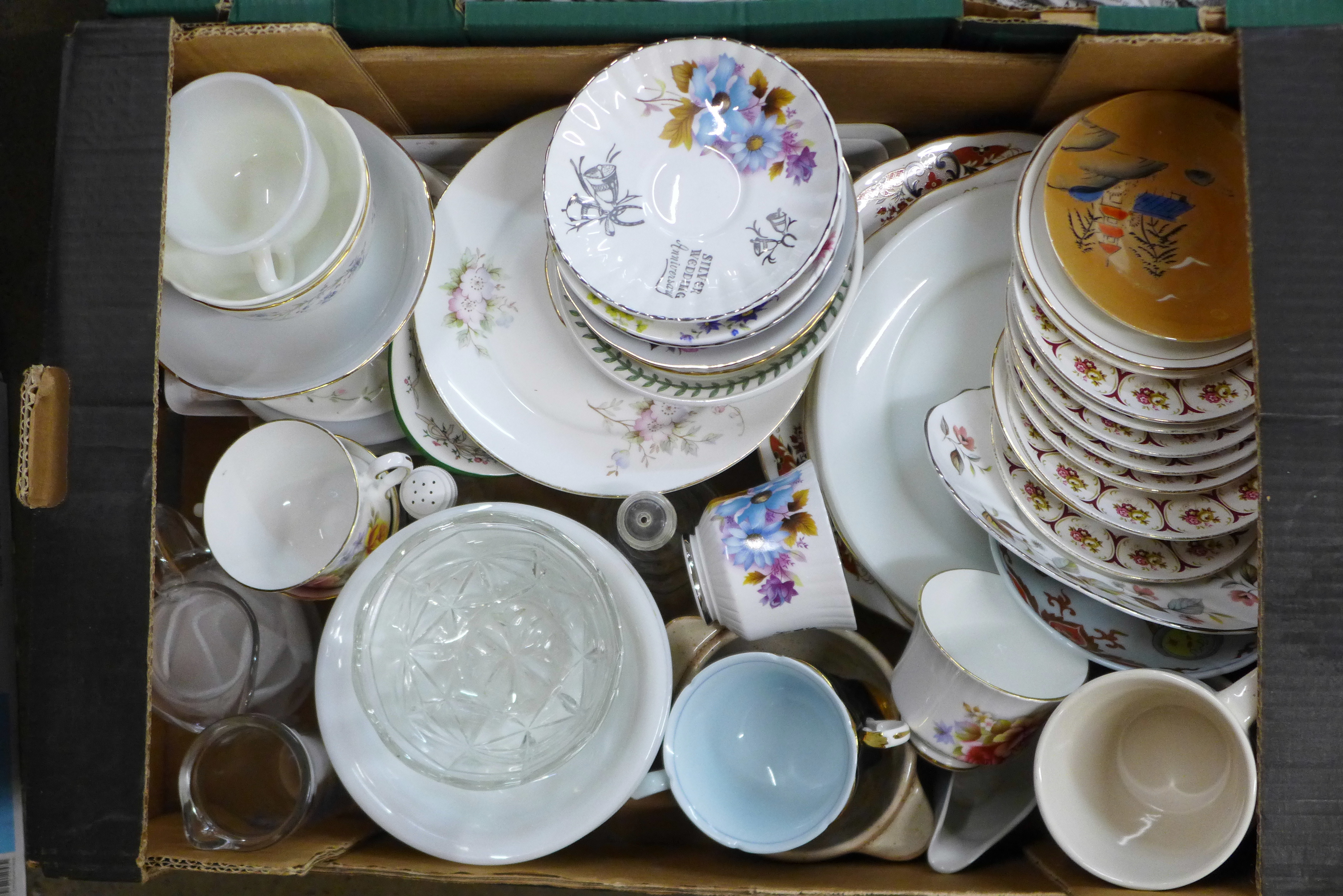 A large collection of china, glass, kitchenware and household items (9 boxes) **PLEASE NOTE THIS LOT - Image 6 of 8