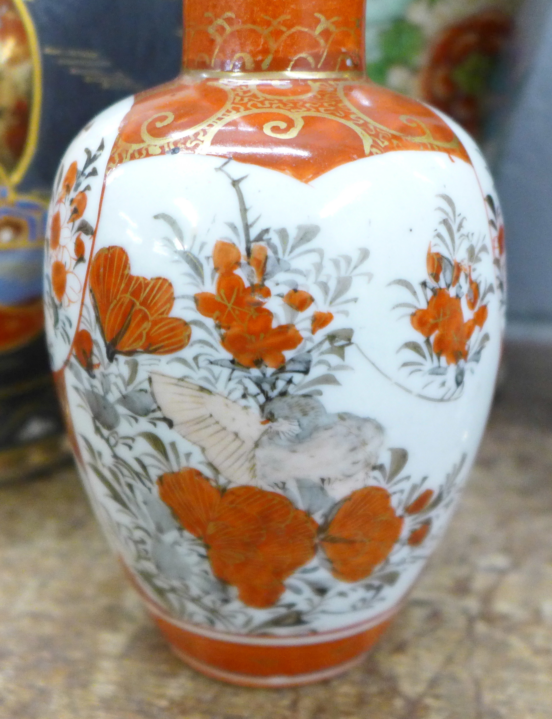 A pair of Japanese vases and two other Japanese vases - Image 2 of 6