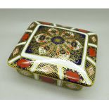 A Royal Crown Derby 1128 pattern lidded dish, 108mm x 94mm