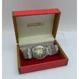 A Seiko 5 wristwatch with day/date, boxed, not Seiko bracelet