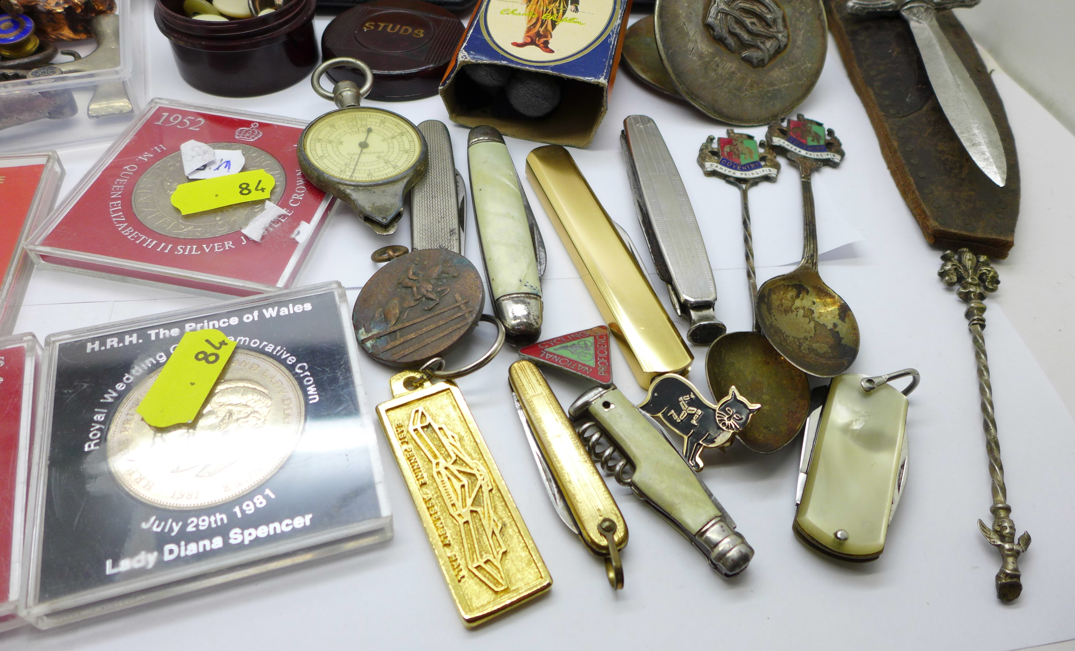 Three pairs of spectacles, penknives, commemorative crowns, souvenir spoons, etc. - Bild 5 aus 5