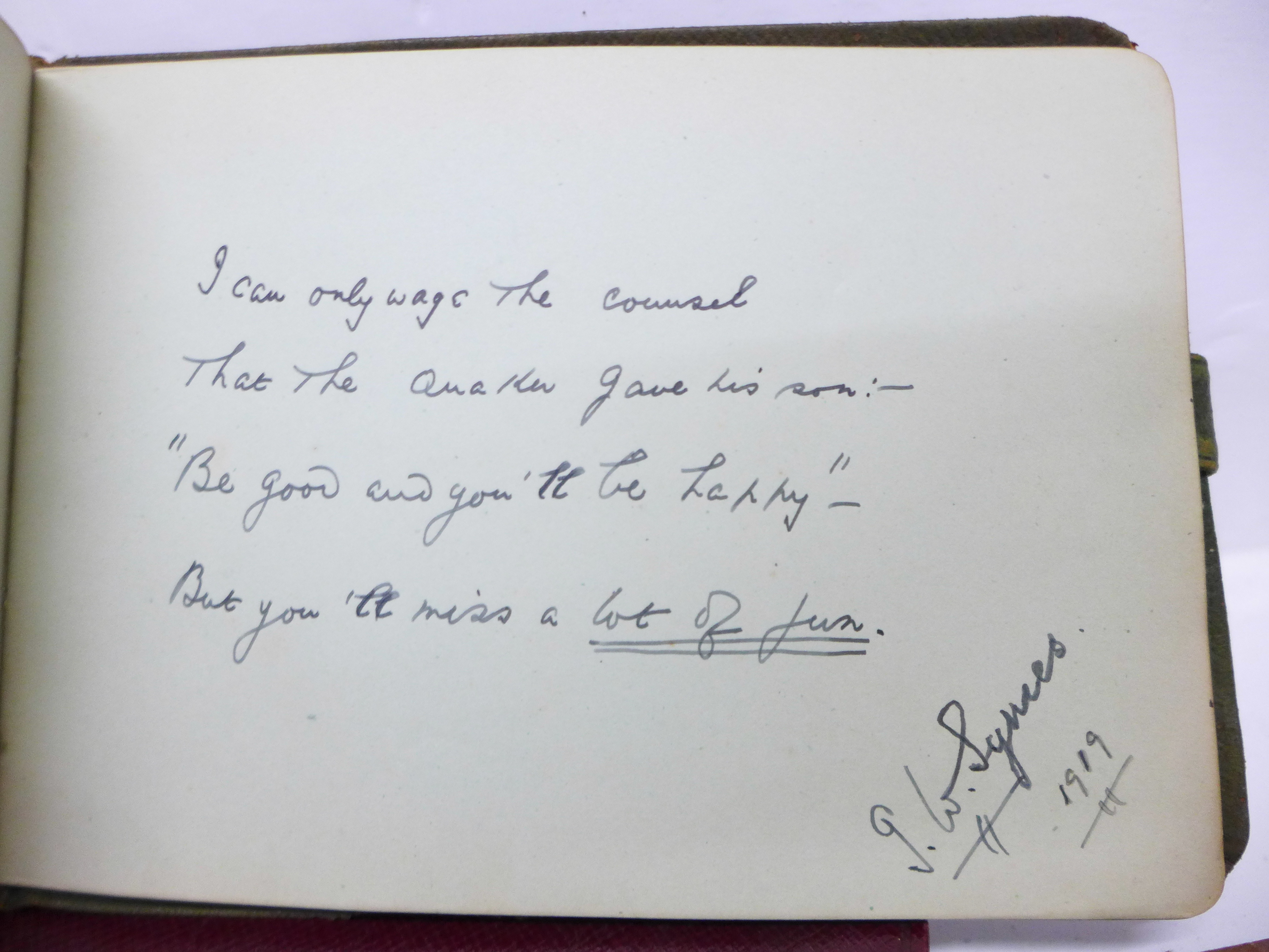 A collection of autograph books and keepsake albums, including one containing Vera Lynn, Michael - Bild 17 aus 37