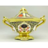 A Royal Crown Derby 1128 pattern lidded oval dish with pedestal, 18.5cm