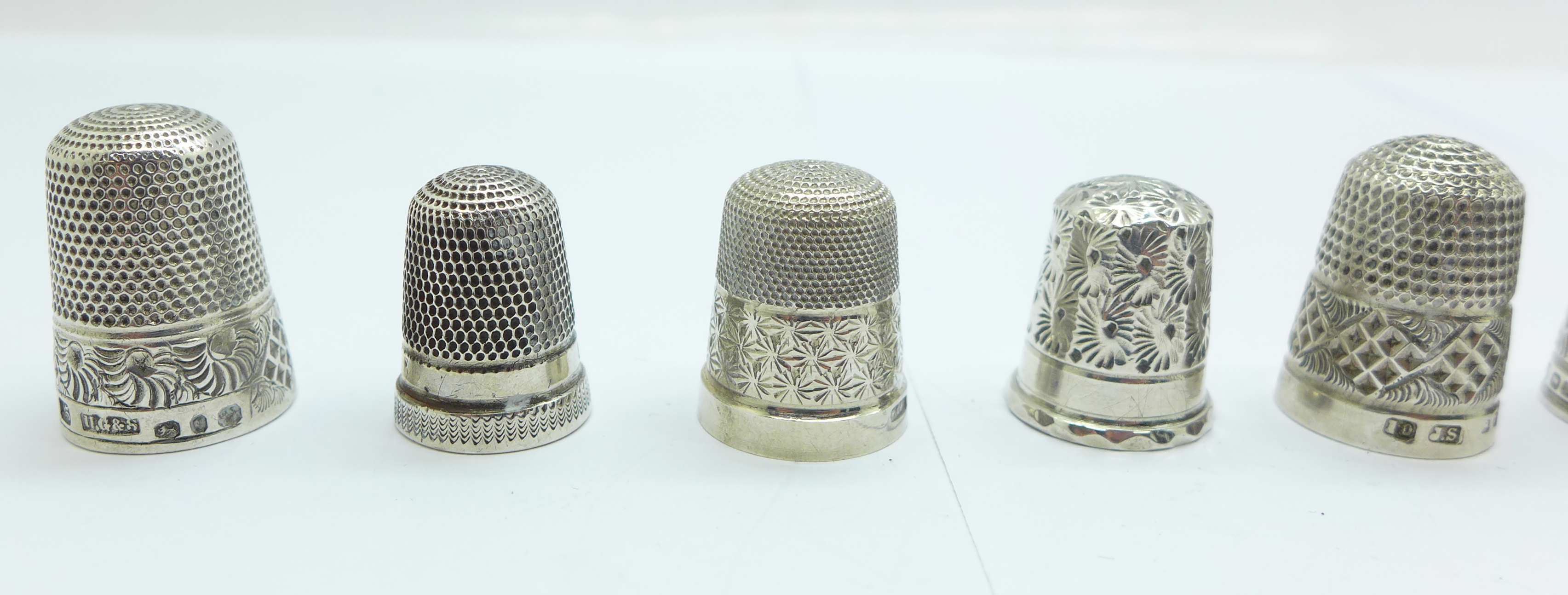 Nine silver thimbles including six late Victorian - Bild 2 aus 3