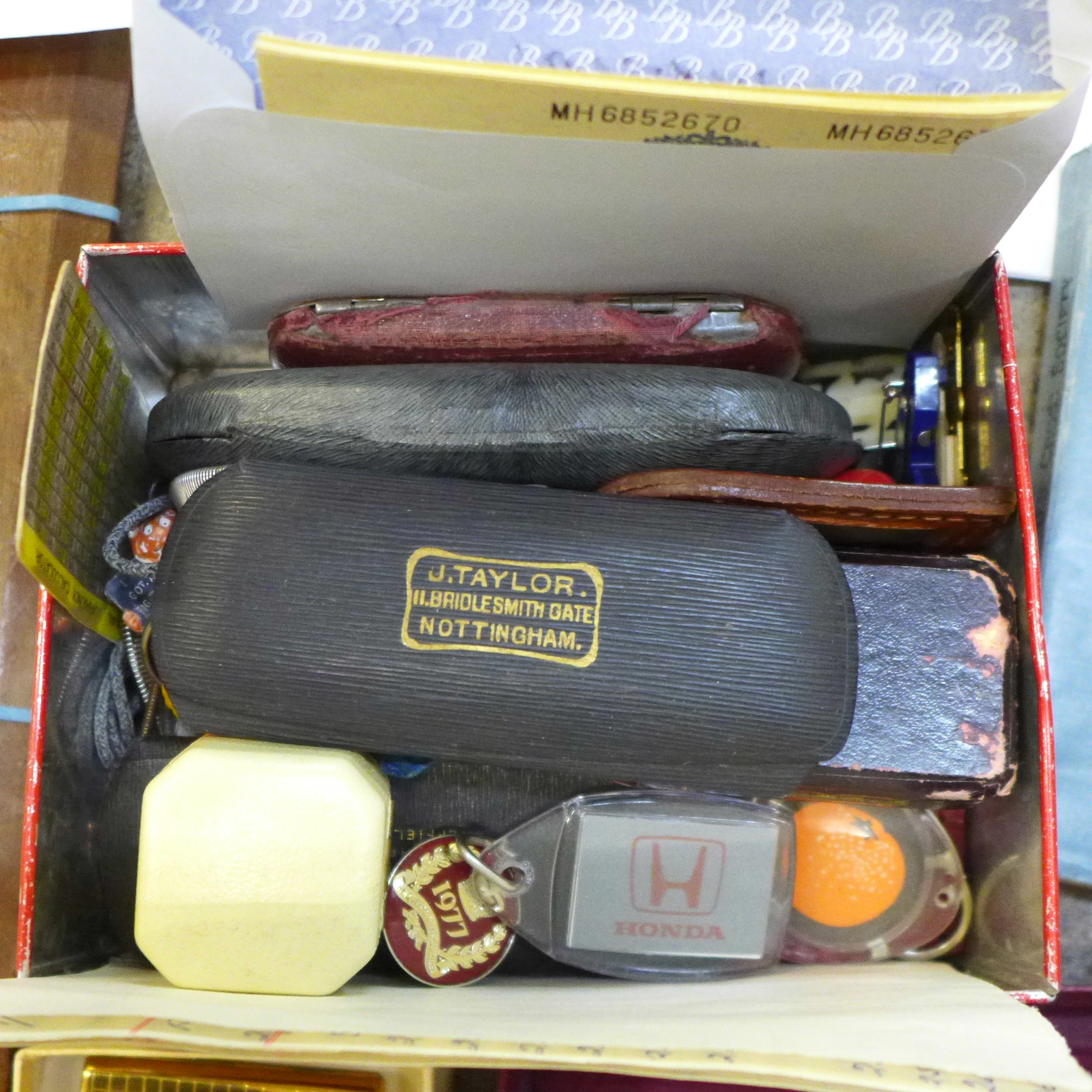 A box of assorted items, a collar box, a 1950's motor fuel ration book, a pair of scissors, a - Bild 3 aus 4