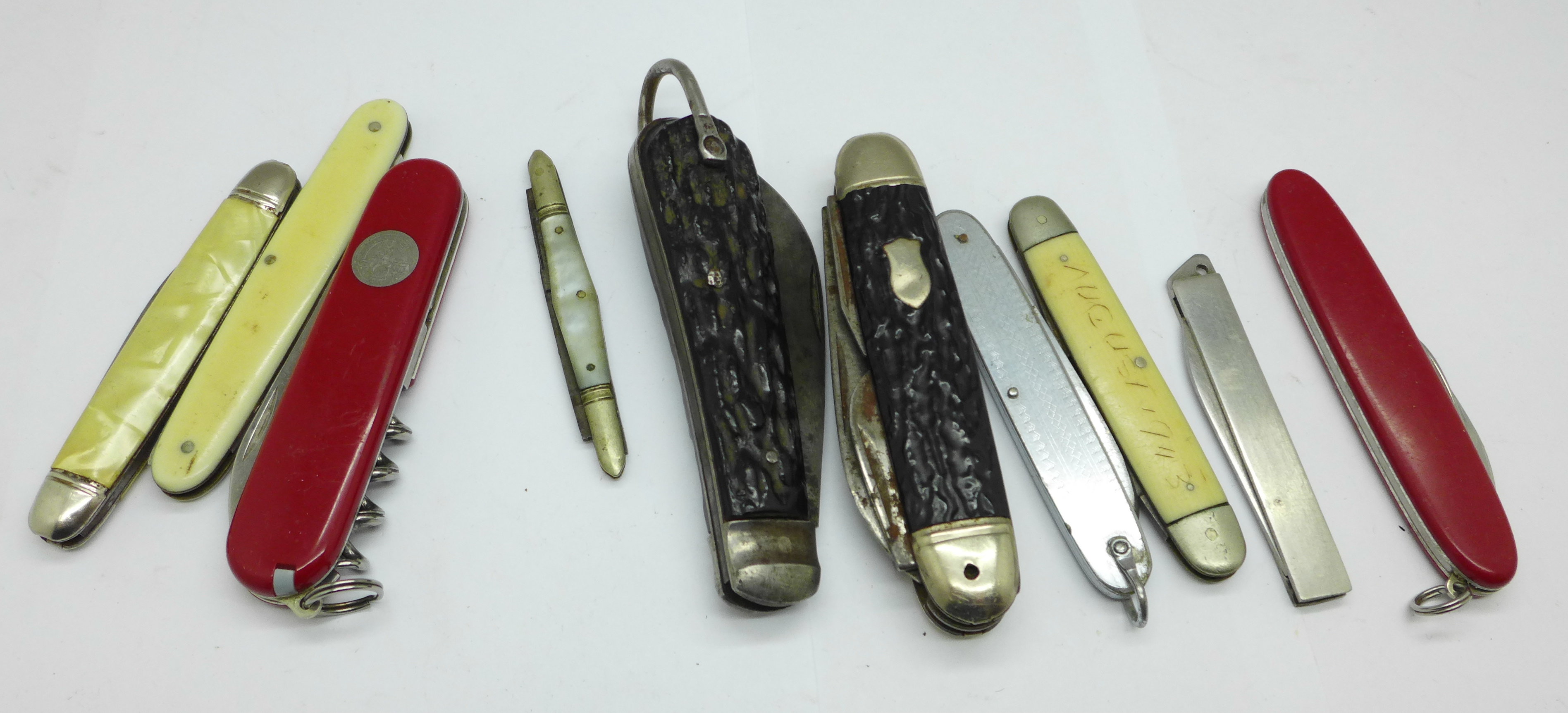 A collection of ten penknives - Bild 2 aus 3