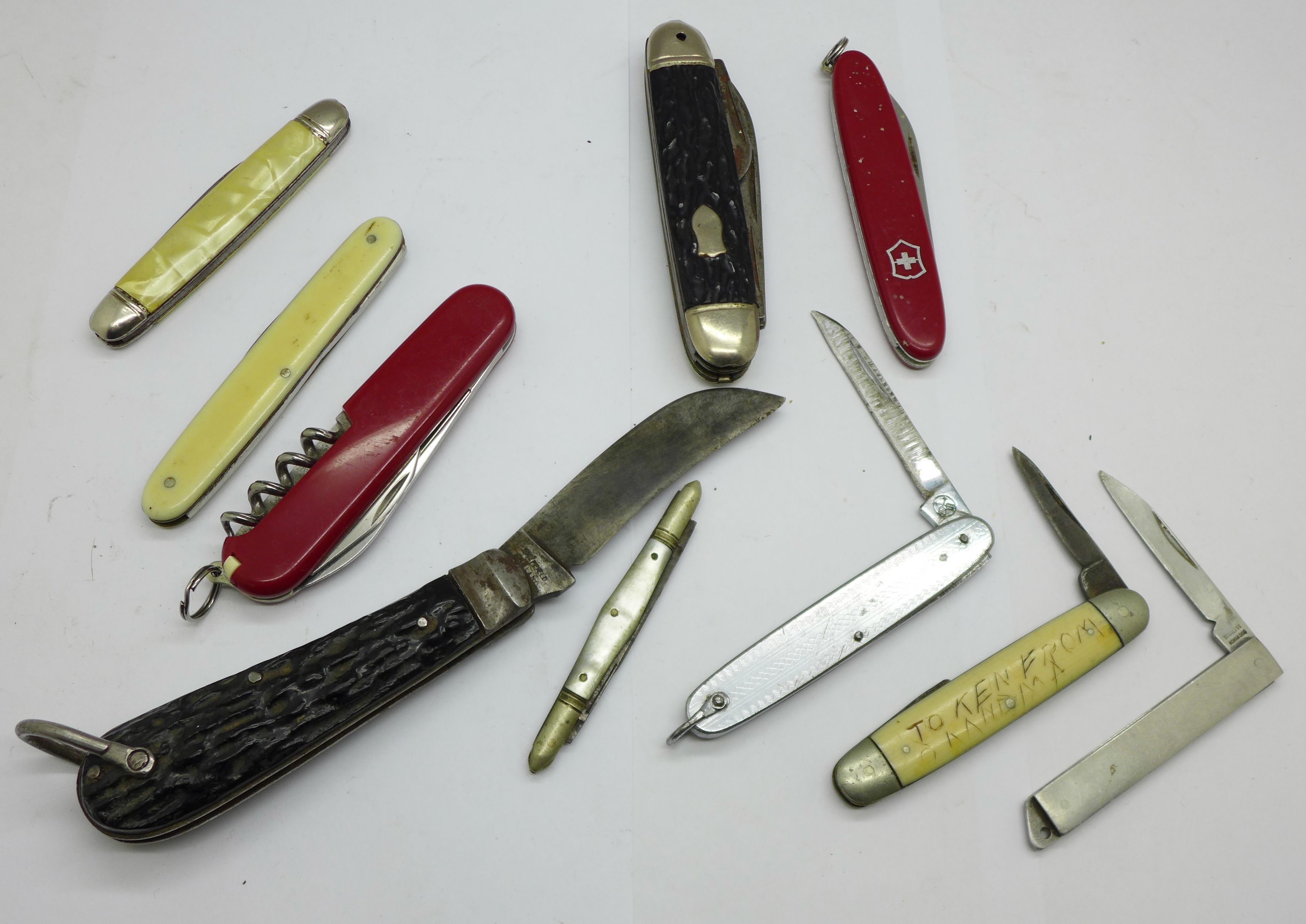 A collection of ten penknives - Bild 3 aus 3