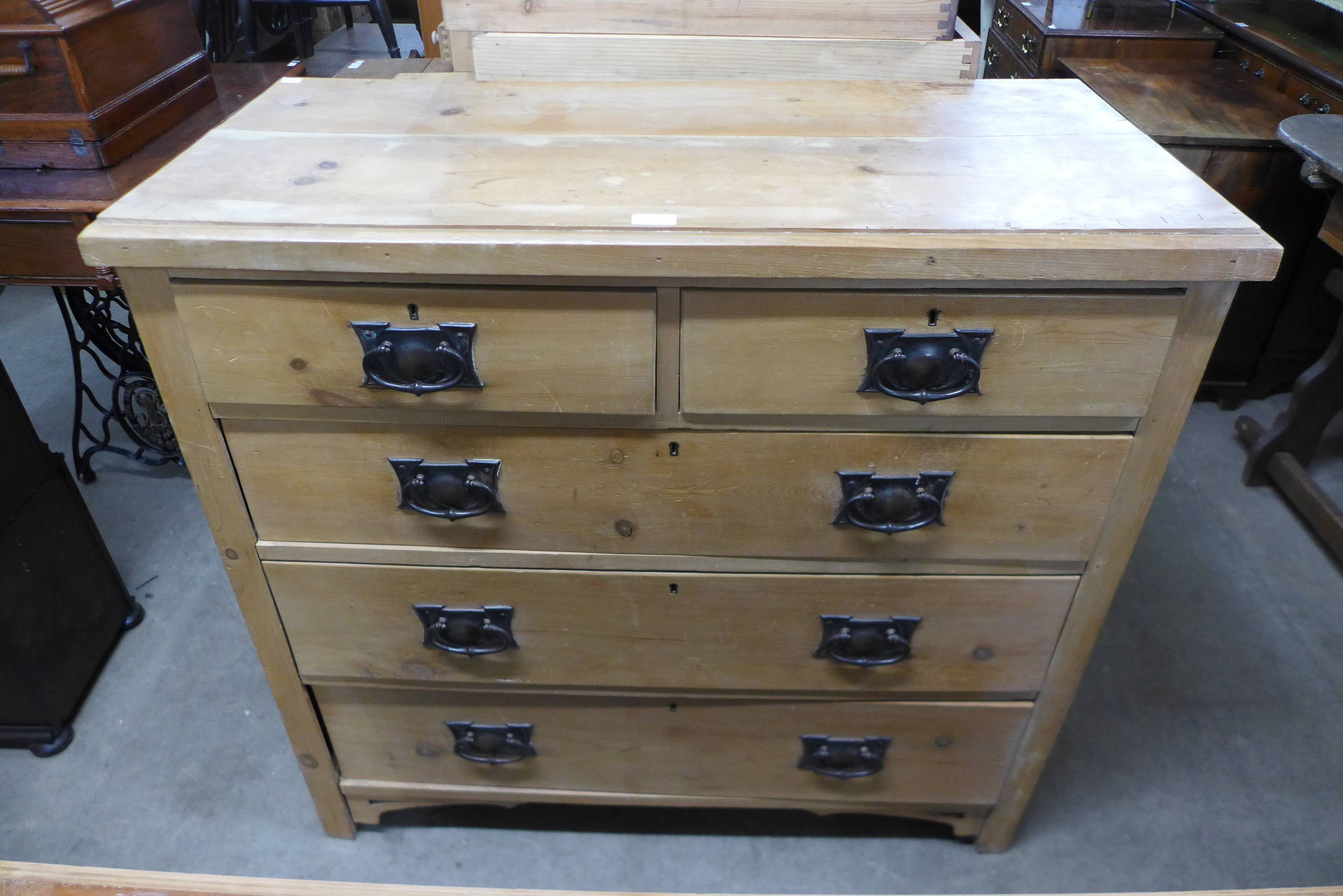 A Victorian pine chest of drawers - Image 2 of 2