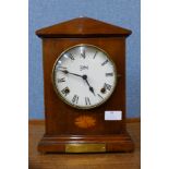 An early 20th Century inlaid mahogany mantel clock, 30cms h