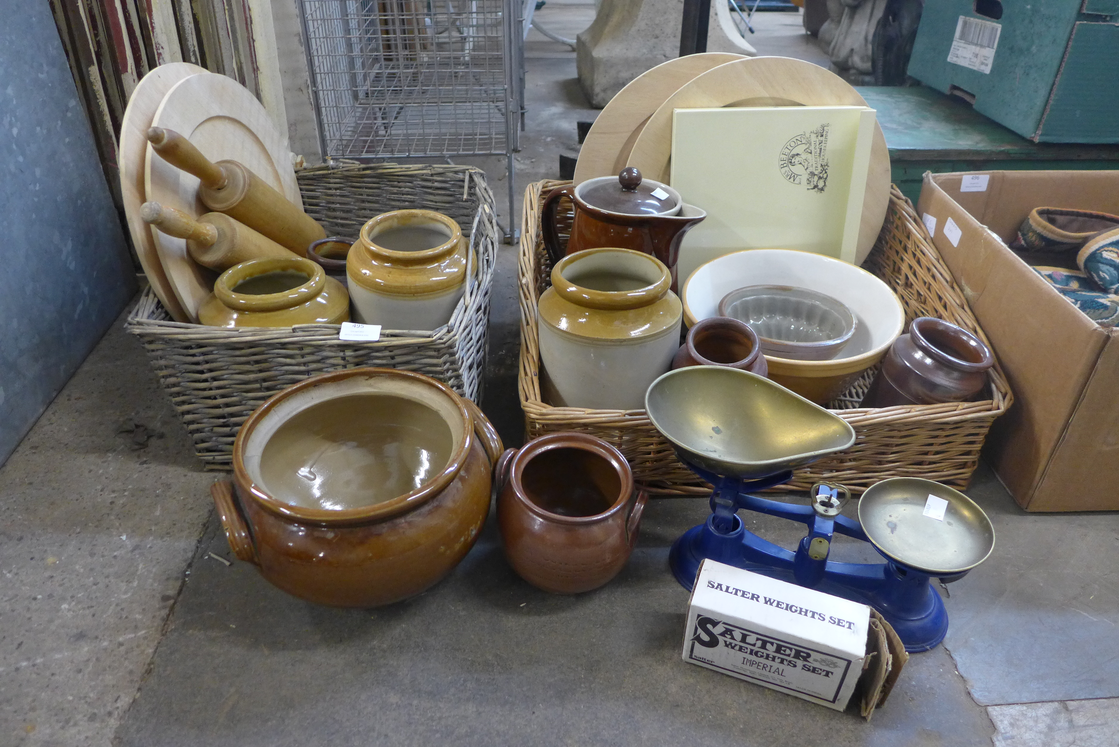 Assorted kitchenalia