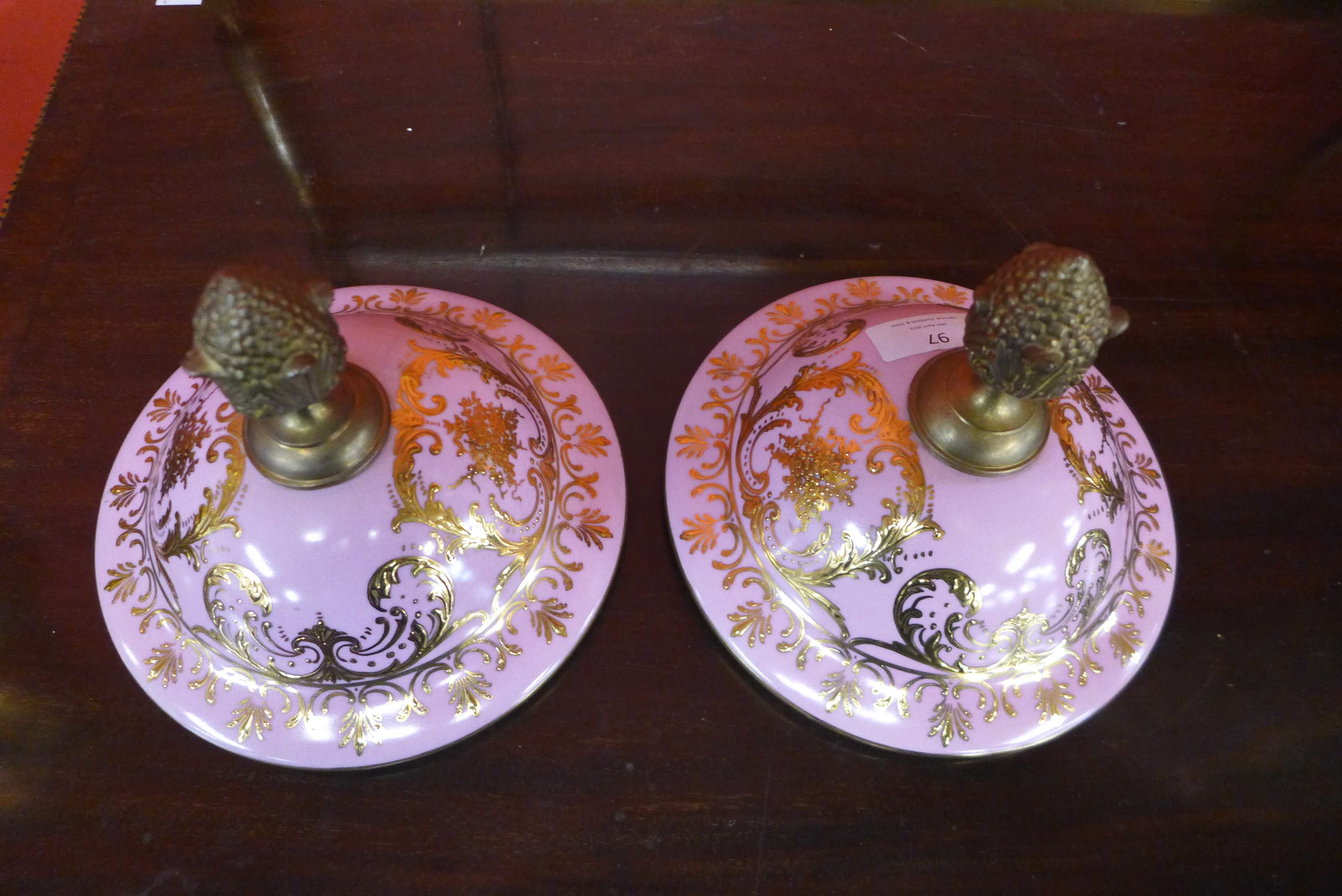 A pair of large French style pink porcelain and gilt metal mounted vases and covers, with gilded - Bild 4 aus 5