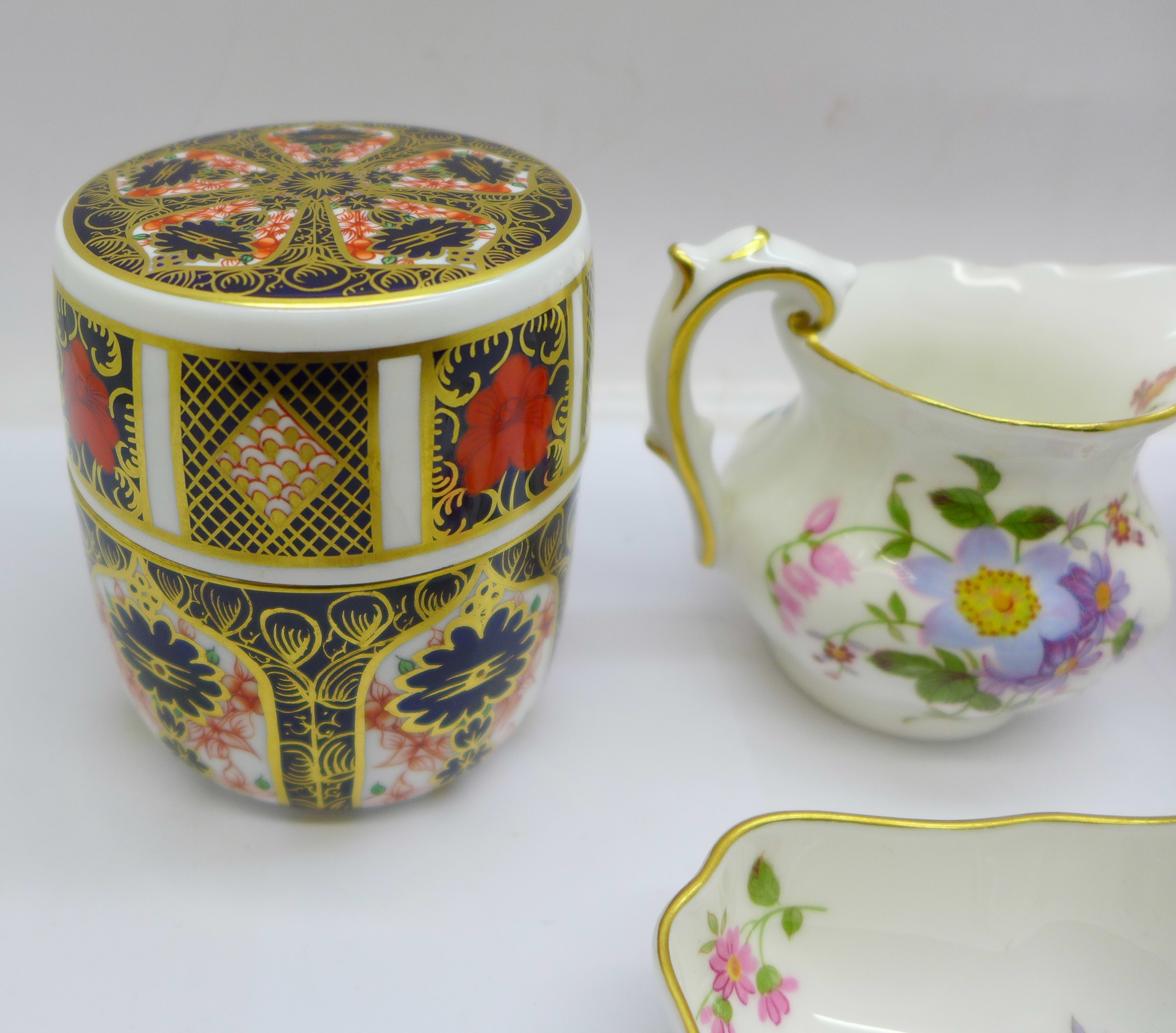 A Royal Crown Derby 1128 Imari table lighter and three items of Derby Posies - Image 3 of 6