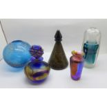 Two items of Isle of Wight glass, a Laugharne Glass vase and two other pieces (5)