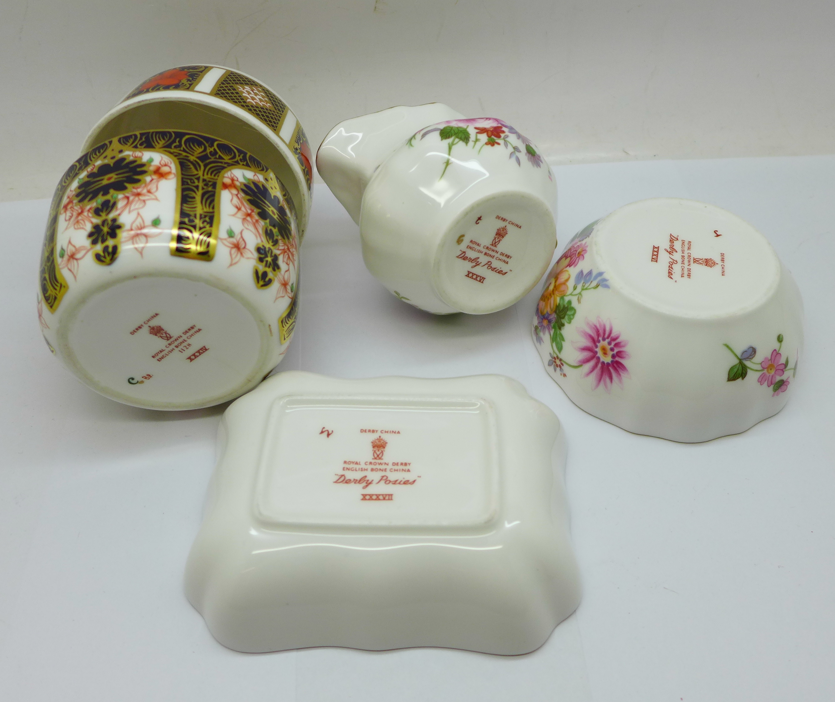 A Royal Crown Derby 1128 Imari table lighter and three items of Derby Posies - Image 6 of 6