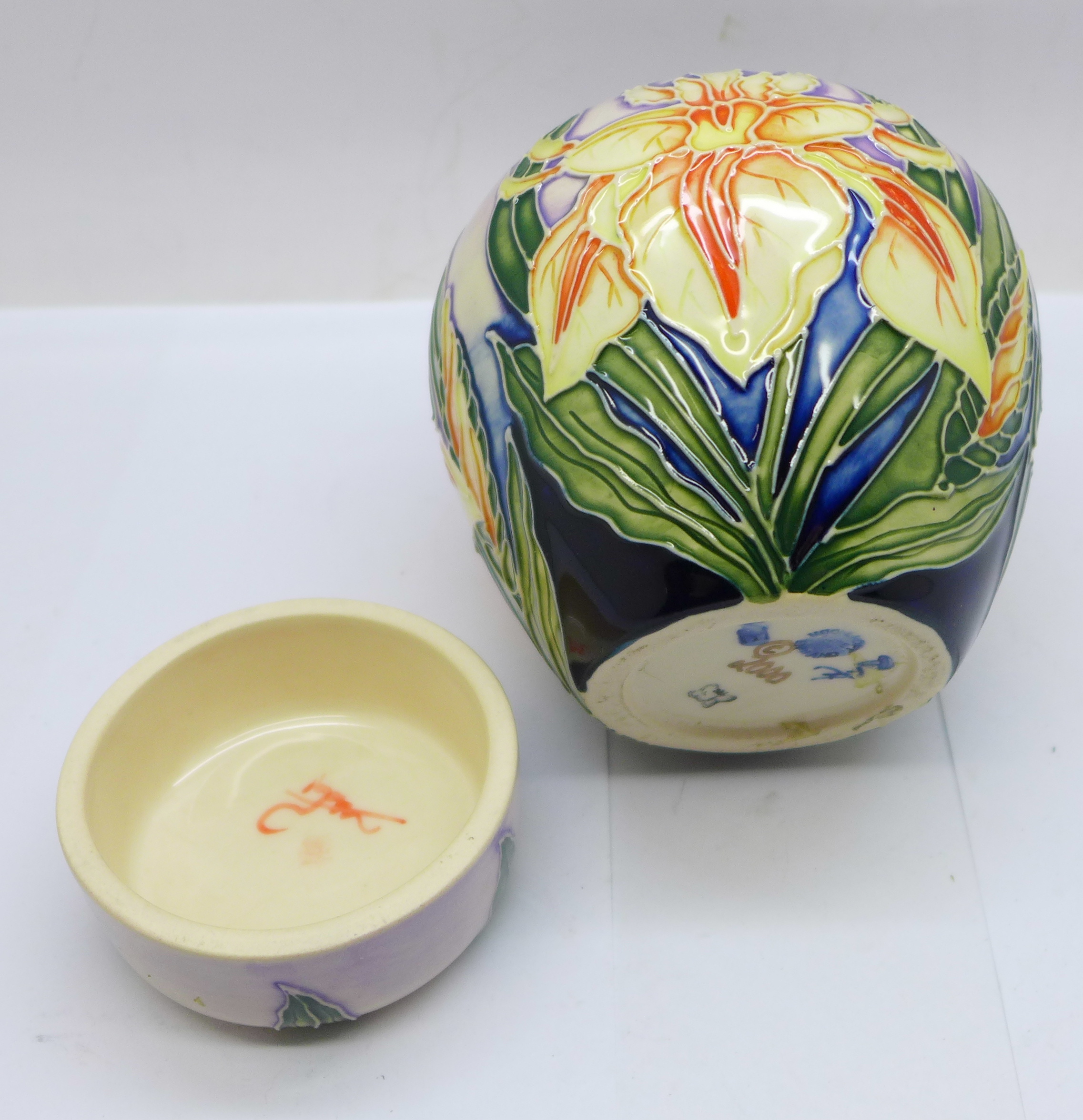 A Moorcroft Windrush ginger jar, 10.5cm - Image 6 of 7